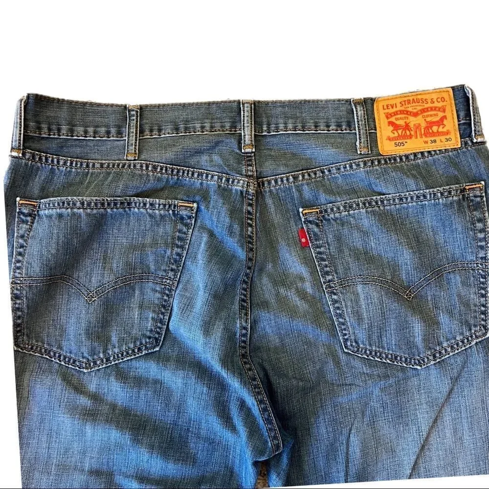 Levi’s 505 Jeans. Regular Fit. Lighter Wash. Broken In Already!! Sz 38/30. EUC!